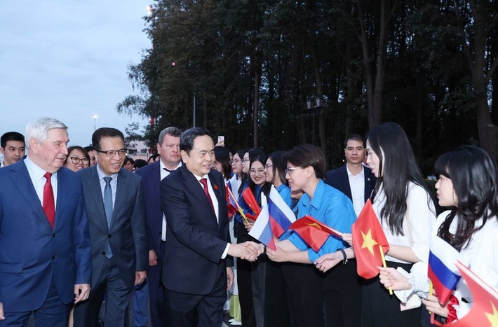 Lễ tiễn Chủ tịch Quốc hội Trần Thanh Mẫn tại s&acirc;n bay Vnukovo, thủ đ&ocirc; Moskva, Li&ecirc;n bang Nga. Ảnh: TTXVN&nbsp;&nbsp;