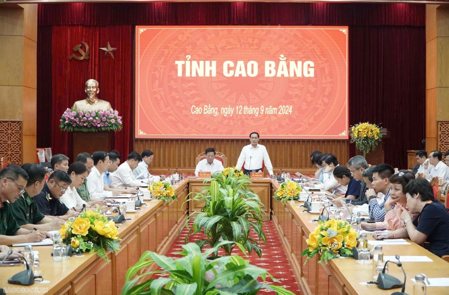 Ph&oacute; Thủ tướng Ch&iacute;nh phủ, Bộ trưởng Bộ Ngoại giao B&ugrave;i Thanh Sơn l&agrave;m việc với Tỉnh uỷ Cao Bằng.