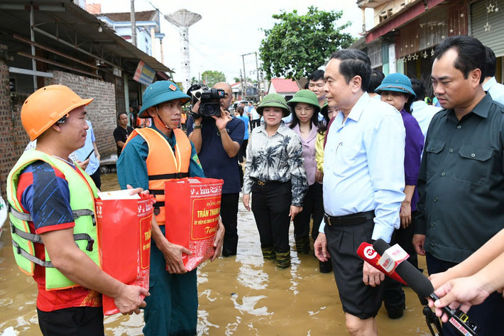 Chủ tịch Quốc hội Trần Thanh Mẫn kiểm tra tình hình và chỉ đạo khắc phục thiệt hại do bão số 3 gây ra trên địa bàn Thái Nguyên - Ảnh 4