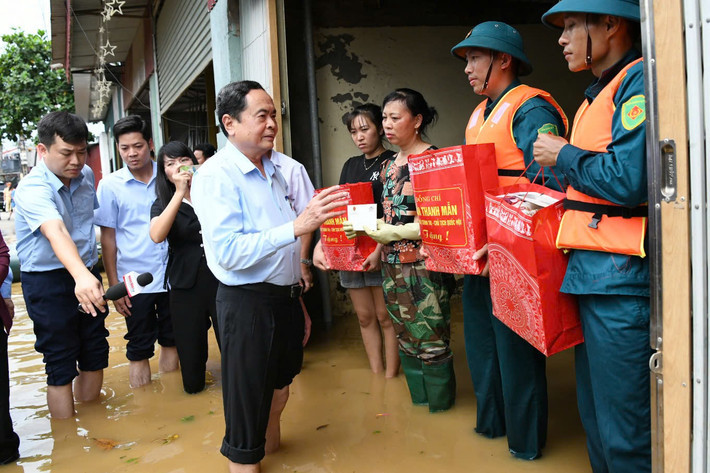 Chủ tịch Quốc hội Trần Thanh Mẫn kiểm tra tình hình và chỉ đạo khắc phục thiệt hại do bão số 3 gây ra trên địa bàn Thái Nguyên - Ảnh 6