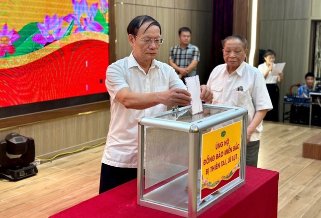 Ban Gi&aacute;m hiệu hưởng ứng ủng hộ đồng b&agrave;o miền bắc bị thi&ecirc;n tai lũ lụt