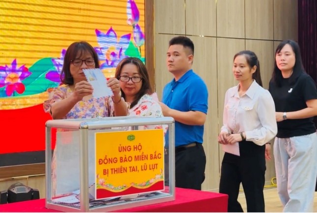 C&aacute;n bộ, giảng vi&ecirc;n, c&ocirc;ng nh&acirc;n vi&ecirc;n hưởng ứng lời k&ecirc;u gọi ủng hộ đồng b&agrave;o bị lũ lụt