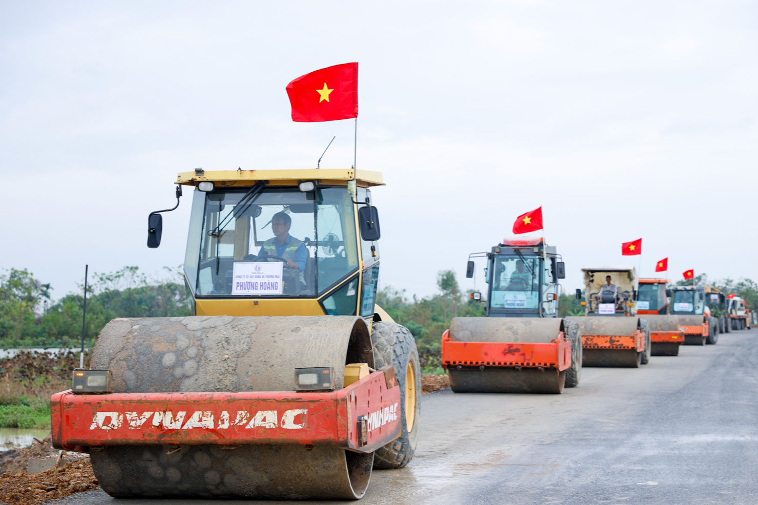 Tỉnh Bắc Ninh y&ecirc;u cầu c&aacute;c nh&agrave; thầu thi c&ocirc;ng 3 ca, 4 k&iacute;p nhằm đẩy nhanh tiến độ thực hiện dự &aacute;n. Ảnh: VGP/Nhật Bắc