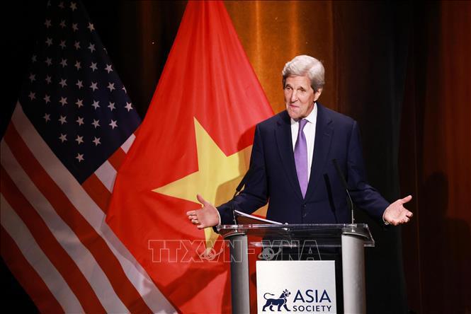 Đặc ph&aacute;i vi&ecirc;n của Tổng thống Hoa Kỳ về biến đổi kh&iacute; hậu John Kerry ph&aacute;t biểu tại buổi lễ &nbsp;