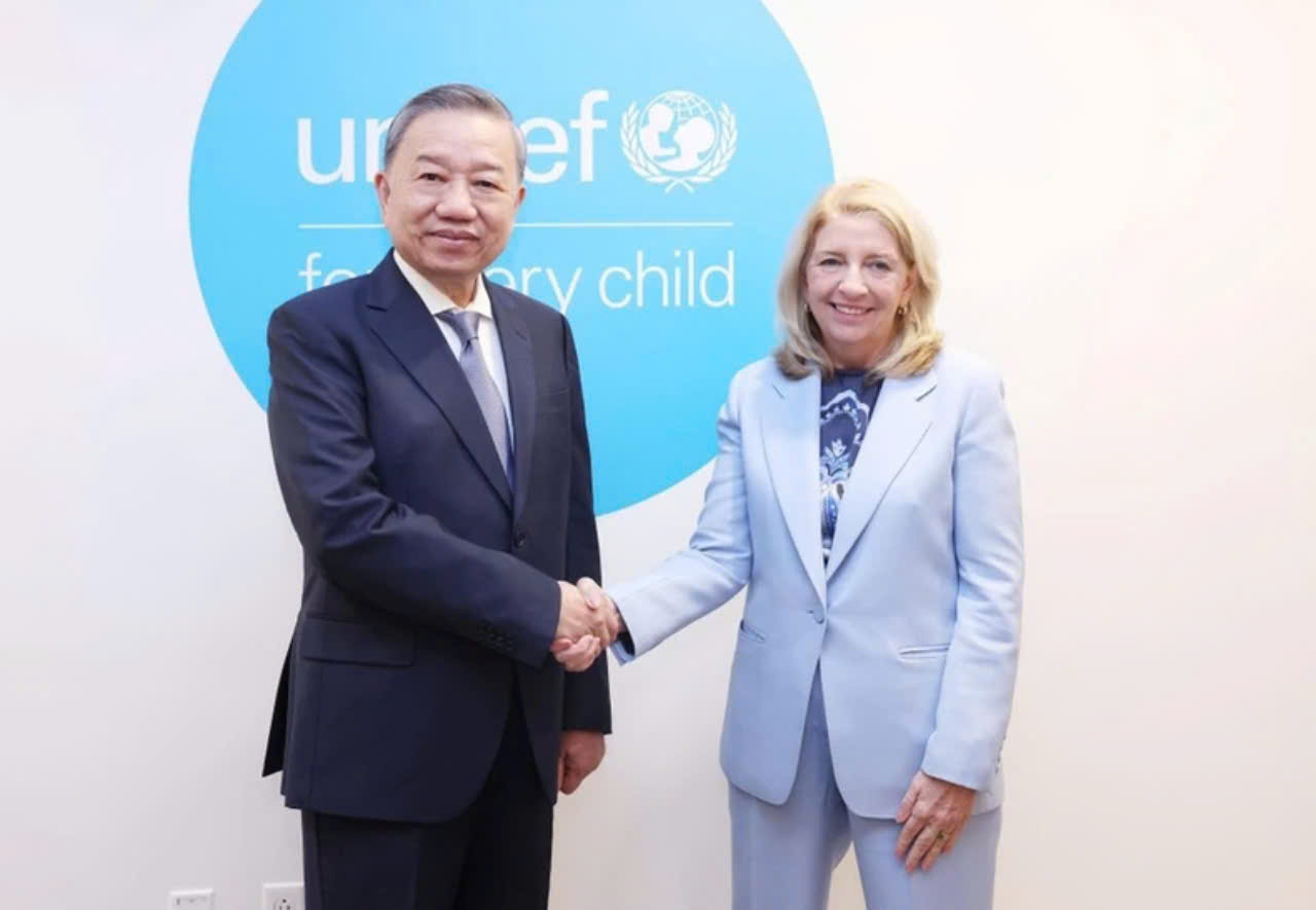 Tổng B&iacute; thư, Chủ tịch nước T&ocirc; L&acirc;m v&agrave; Gi&aacute;m đốc điều h&agrave;nh UNICEF Catherine Russel. &nbsp;