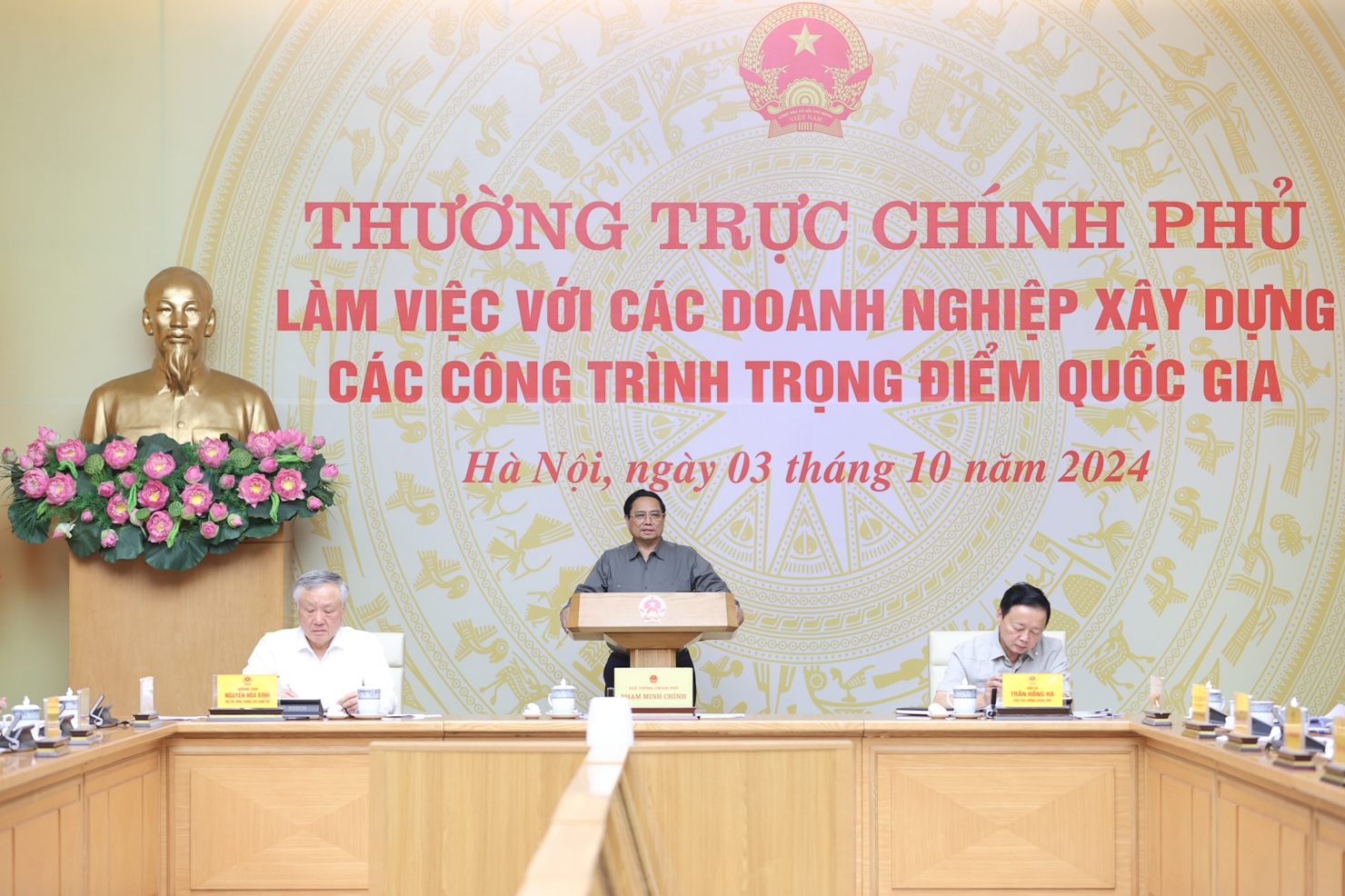 Thủ tướng chủ tr&igrave; cuộc l&agrave;m việc.&nbsp;Ảnh: VGP/Nhật Bắc