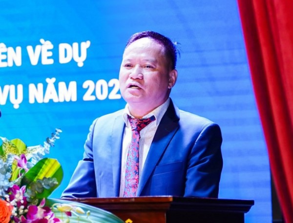 &Ocirc;ng Mai Đức Chung.