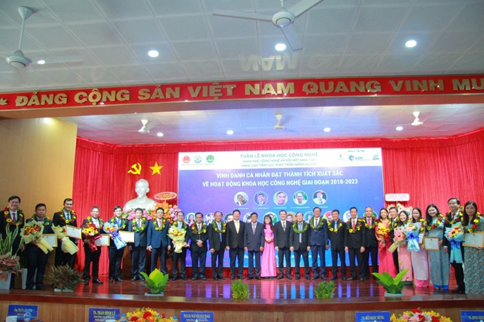 Tuần Lễ khoa học công nghệ lần thứ nhất.