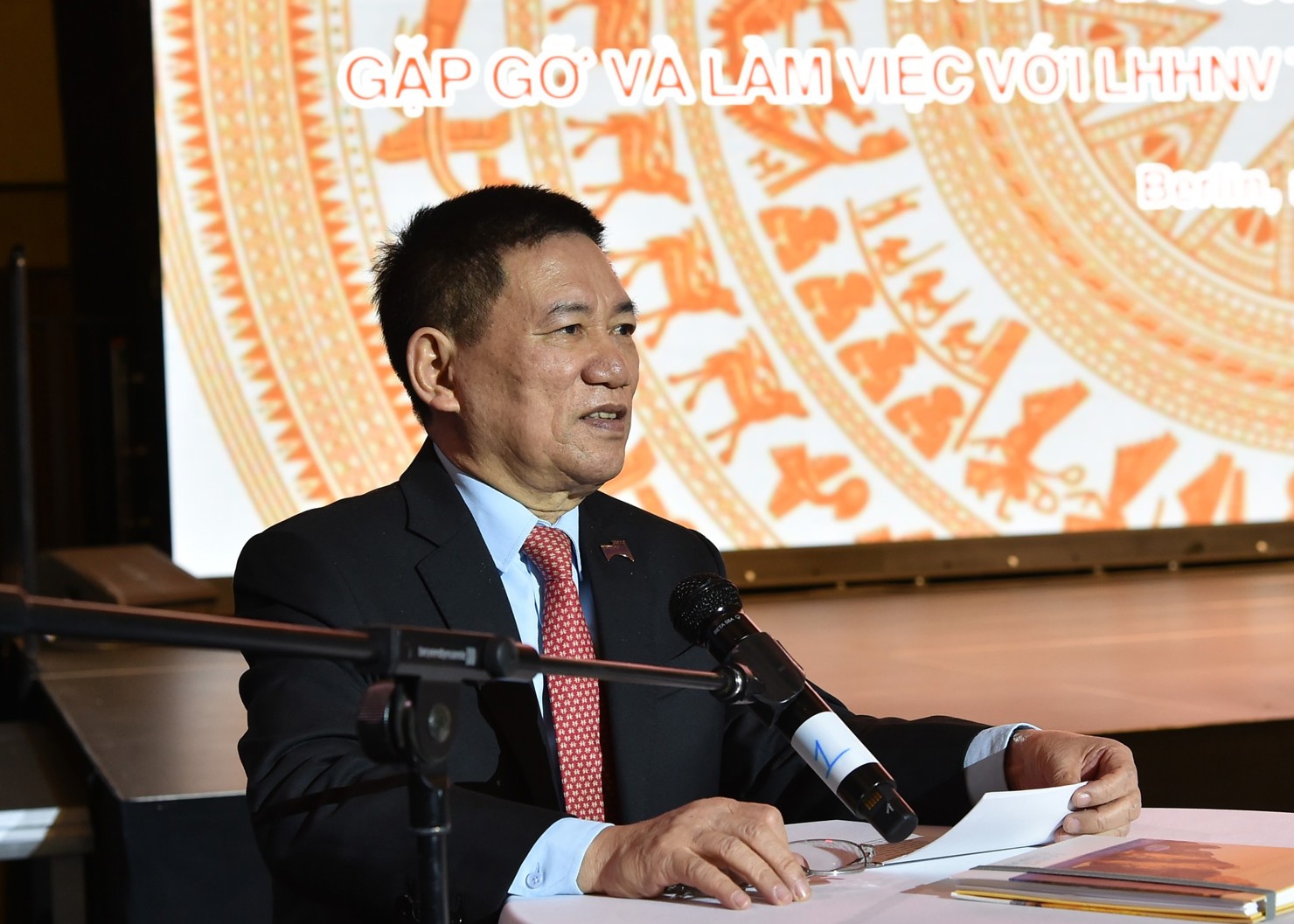 Phó Thủ tướng Chính phủ Hồ Đức Phớc phát biểu cảm ơn tình cảm của bà con kiều bào tại Đức dành cho quê hương. Ảnh: VGP/Trần Mạnh