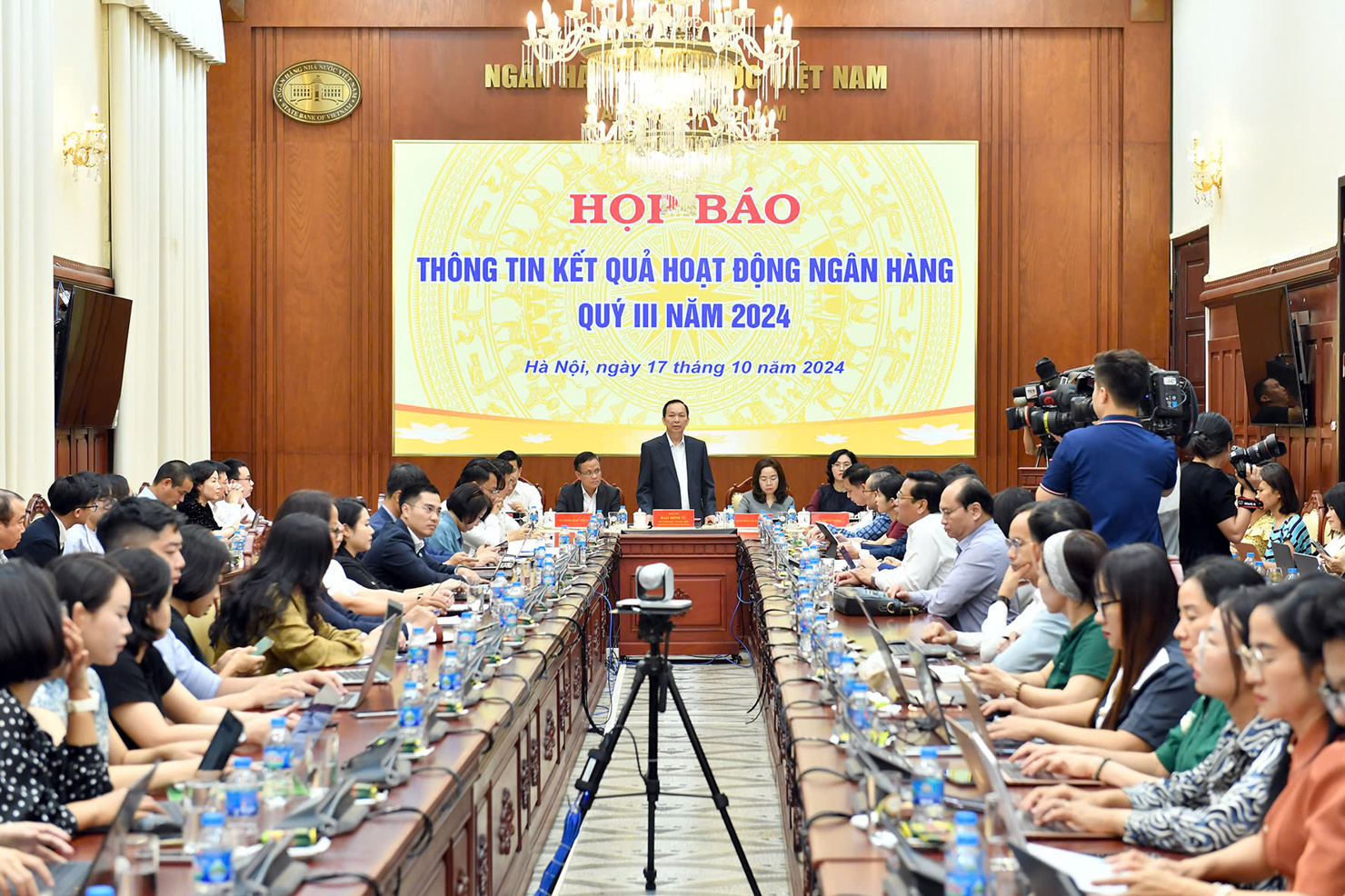 To&agrave;n cảnh buổi Họp b&aacute;o.