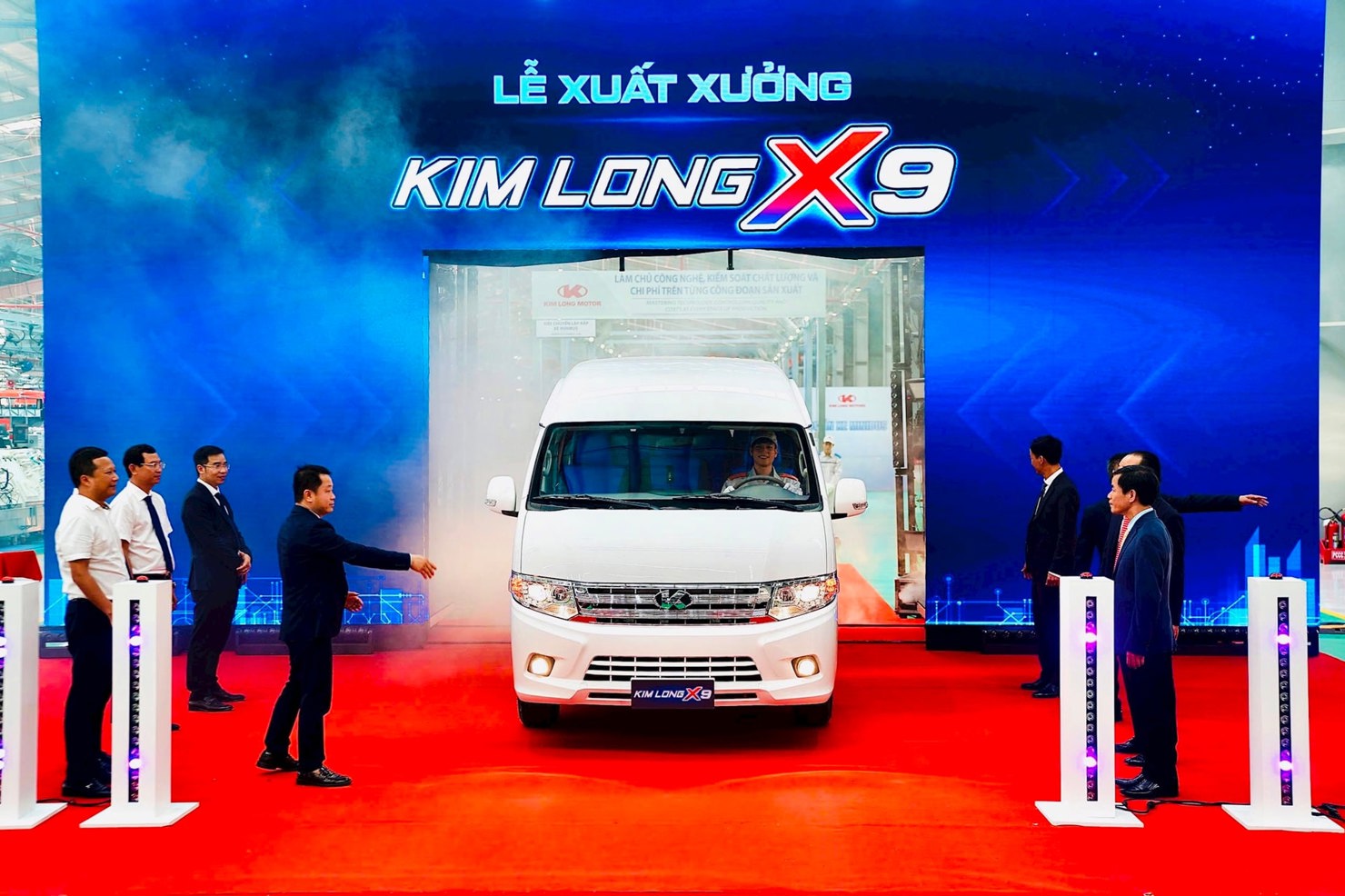 Lễ xuất xưởng v&agrave; b&agrave;n giao xe KIMLONG X9 - Ảnh: Ch&iacute; H&ugrave;ng