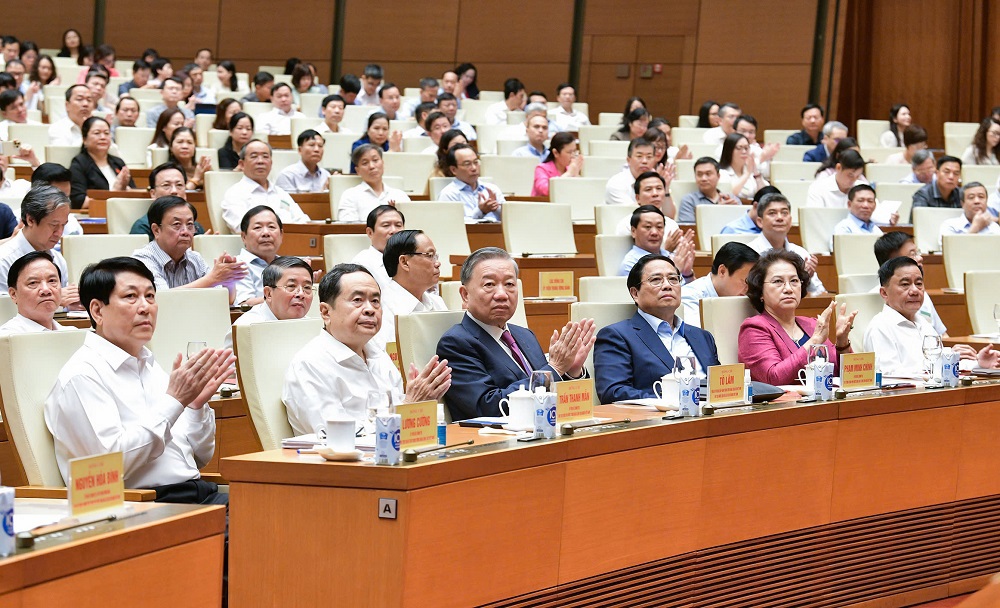 Tổng B&iacute; thư, Chủ tịch nước T&ocirc; L&acirc;m c&ugrave;ng c&aacute;c đồng ch&iacute; l&atilde;nh đạo, nguy&ecirc;n l&atilde;nh đạo Đảng, Nh&agrave; nước v&agrave; c&aacute;c đại biểu dự Hội nghị.