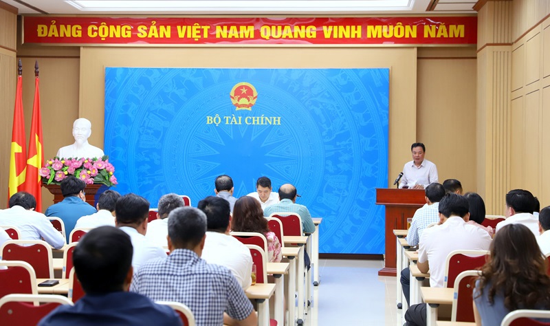 C&aacute;c đại biểu tham dự Hội nghị đ&atilde; tiến h&agrave;nh bỏ phiếu giới thiệu nh&acirc;n sự kiện to&agrave;n c&aacute;c chức danh: Ủy vi&ecirc;n Ban Chấp h&agrave;nh, Ủy vi&ecirc;n Ban Thường vụ Đảng ủy Bộ T&agrave;i ch&iacute;nh nhiệm kỳ 2020 - 2025.