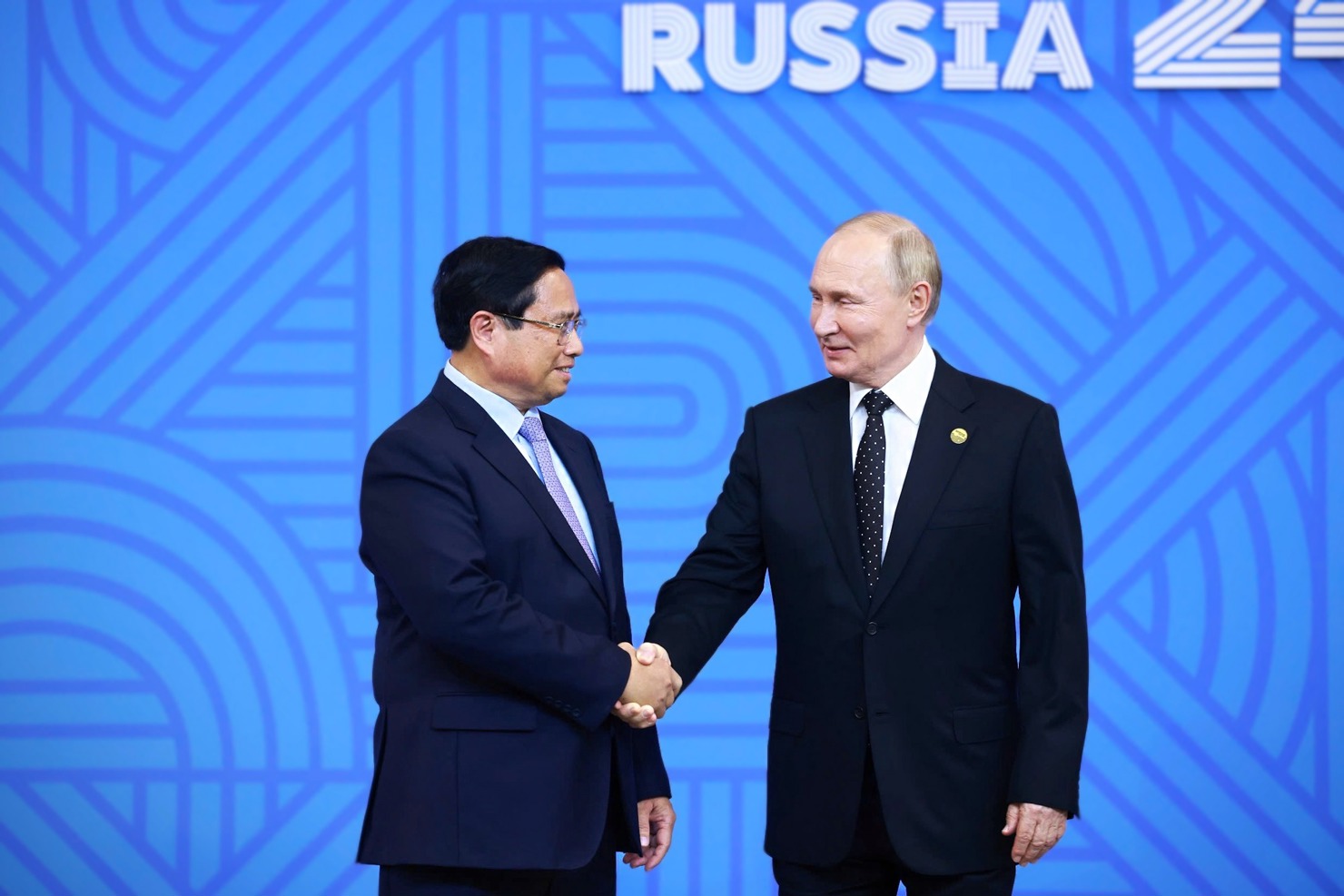 Tổng thống Li&ecirc;n bang Nga Vladimir Putin, Chủ tịch Nh&oacute;m BRICS năm 2024 đ&oacute;n Thủ tướng Phạm Minh Ch&iacute;nh. Ảnh: VGP/Nhật Bắc &nbsp;