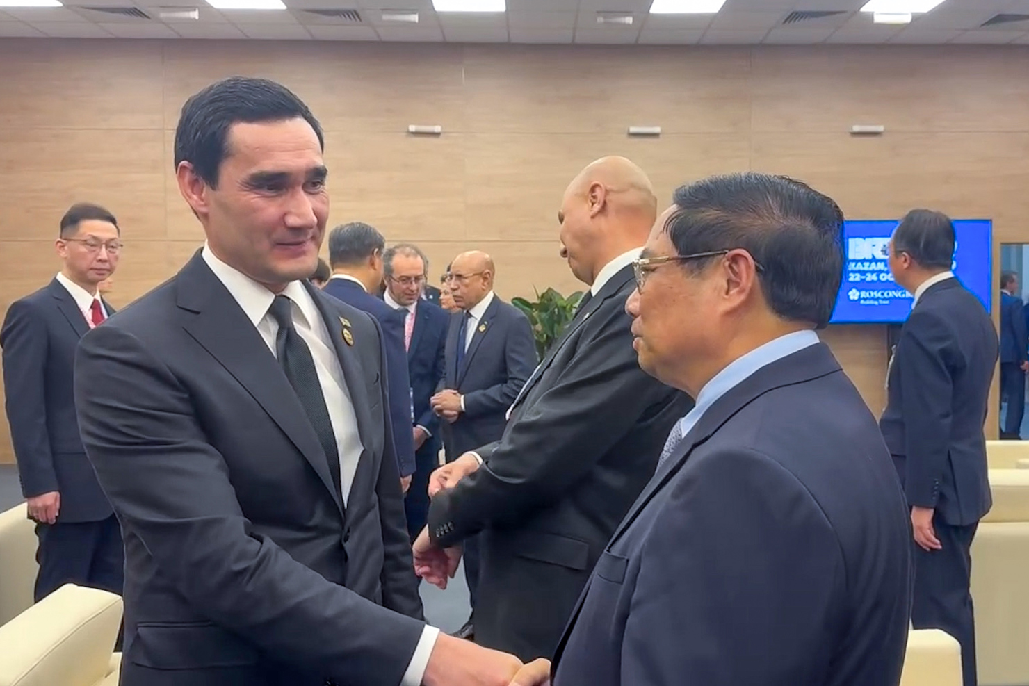 Thủ tướng Phạm Minh Chính gặp gỡ Tổng thống Turkmenistan Serdar Berdimuhamedow. Ảnh: VGP  