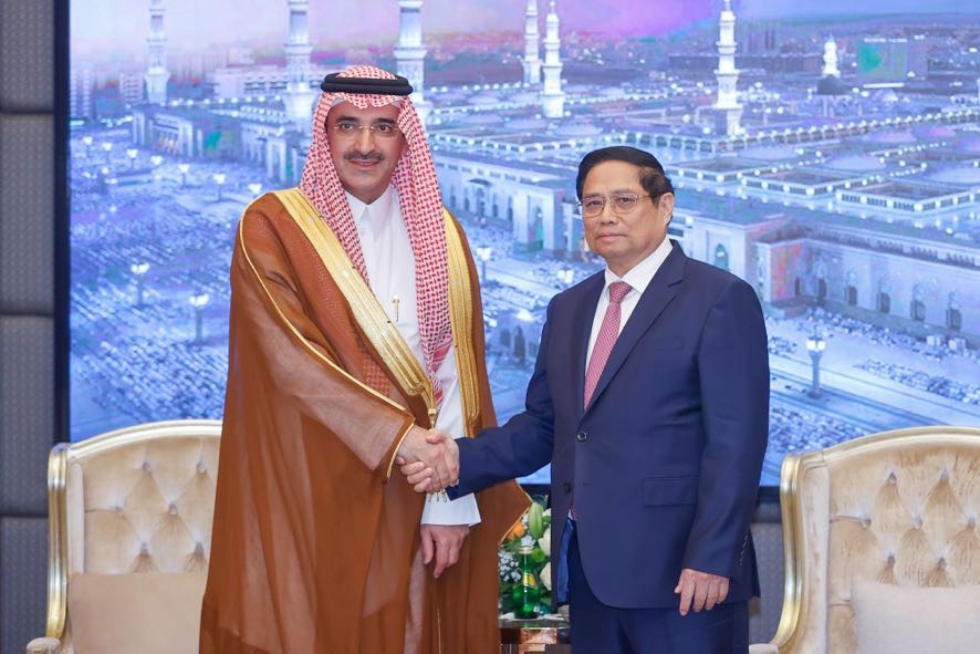 Thủ tướng Phạm Minh Chính và ông Sultan Al-Marshad. Ảnh: VGP/Nhật Bắc