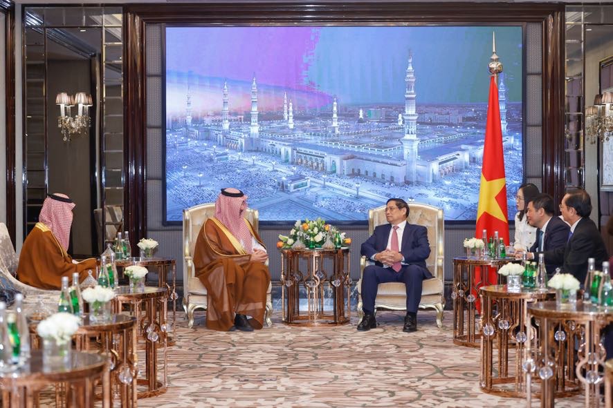 Gi&aacute;m đốc Điều h&agrave;nh Quỹ SFD Sultan Al-Marshad đ&aacute;nh gi&aacute; cao tầm nh&igrave;n, ch&iacute;nh s&aacute;ch ph&aacute;t triển của Ch&iacute;nh phủ Việt Nam, mong muốn được tiếp tục tạo điều kiện để Quỹ hoạt động hiệu quả tại Việt Nam. Ảnh: VGP/Nhật Bắc &nbsp;