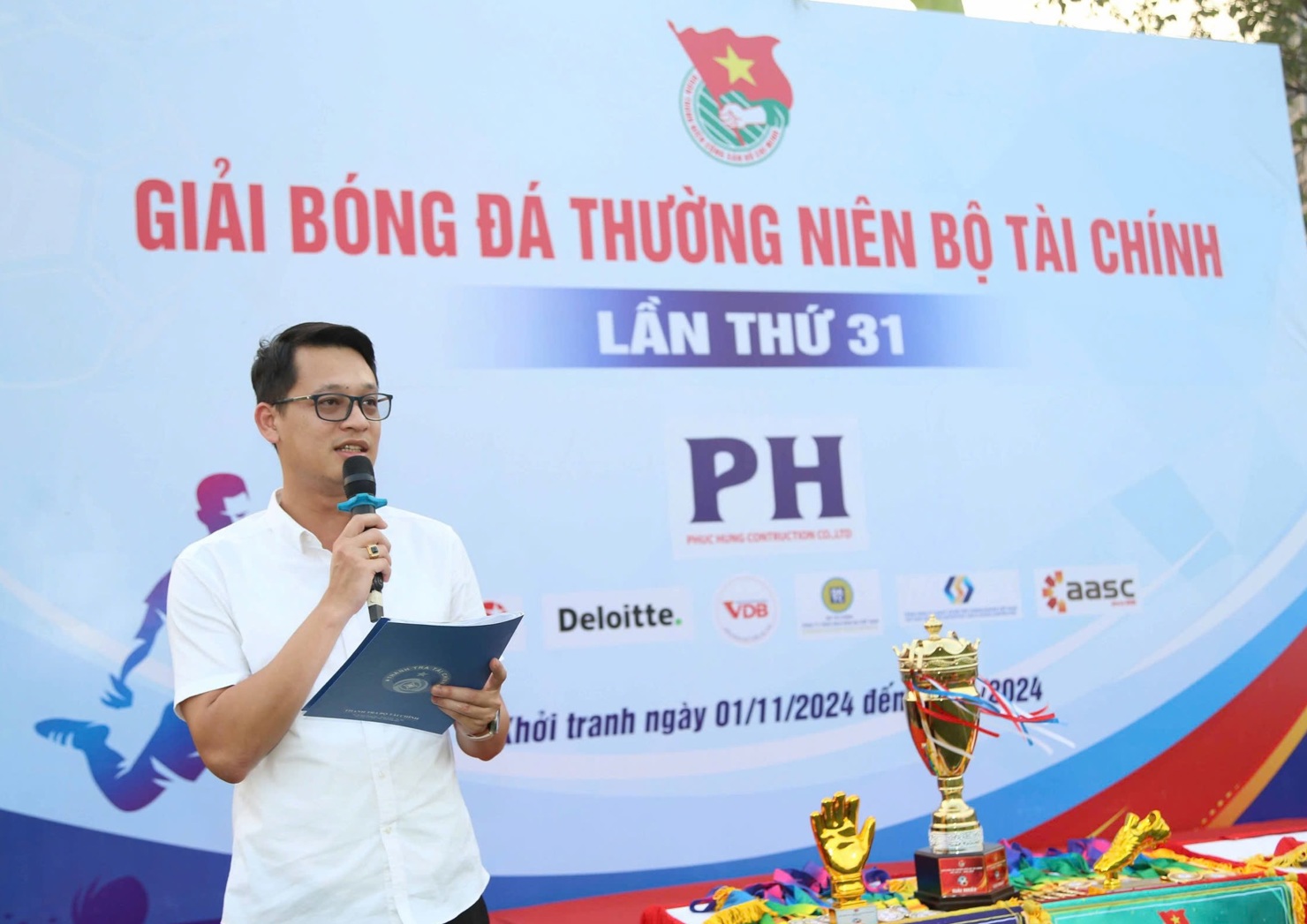 &ocirc;ng Nguyễn Hữu Thịnh - Ph&oacute; B&iacute; thư Đo&agrave;n Thanh ni&ecirc;n Bộ T&agrave;i ch&iacute;nh, Trưởng Ban tổ chức giải ph&aacute;t biểu tại Lễ bế mạc.