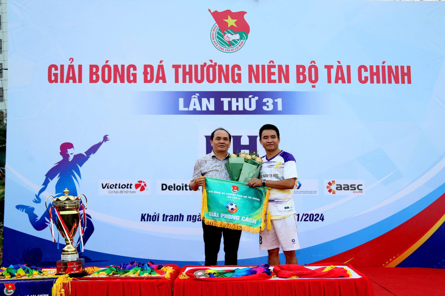 Bế mạc giải bóng đá thường niên Đoàn Thanh niên Bộ Tài chính lần thứ 31 - Ảnh 1