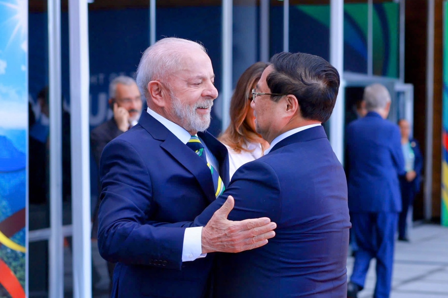 Tổng thống Brazil, Chủ tịch G20 Luiz In&aacute;cio Lula da Silva đ&oacute;n Thủ tướng Phạm Minh Ch&iacute;nh tham dự Hội nghị thượng đỉnh G20 - Ảnh: VGP/Nhật Bắc