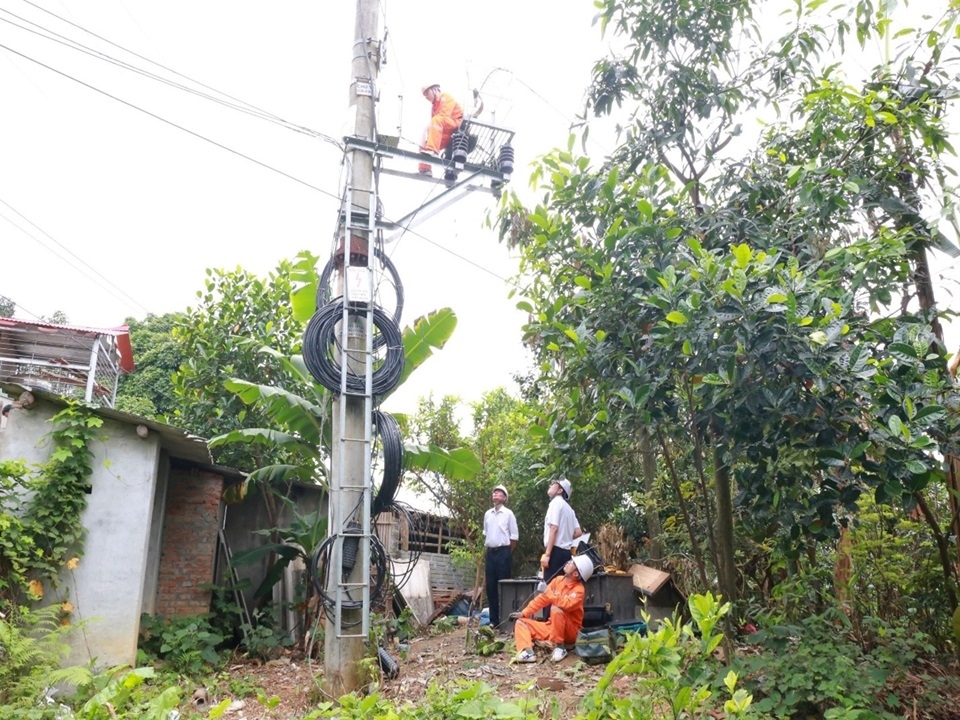 CBCNV PC Lào Cai kiểm tra hệ thống cáp quang