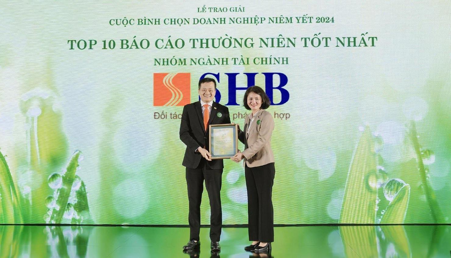 &Ocirc;ng Đinh Ngọc Dũng &ndash; Gi&aacute;m đốc Khối Ng&acirc;n h&agrave;ng Doanh nghiệp SHB đại diện Ng&acirc;n h&agrave;ng nhận giải thưởng