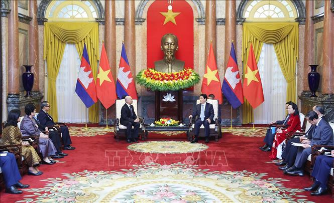 Quốc vương Norodom Sihamoni khẳng định Quốc vương c&ugrave;ng Chủ tịch Thượng viện Hun Sen, Chủ tịch Quốc hội Khuon Sudary v&agrave; Thủ tướng Hun Manet sẽ tiếp tục củng cố v&agrave; ph&aacute;t triển mối quan hệ hữu nghị truyền thống tốt đẹp giữa hai nước, cũng như quan hệ anh em th&acirc;n thiết giữa hai d&acirc;n tộc - Ảnh: TTXVN &nbsp;