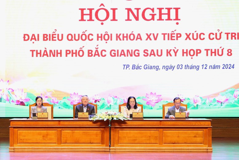 Ph&oacute; Thủ tướng trực tiếp trao đổi với cử tri về c&aacute;c nội dung kiến nghị cụ thể - Ảnh: VGP/Nguyễn Ho&agrave;ng