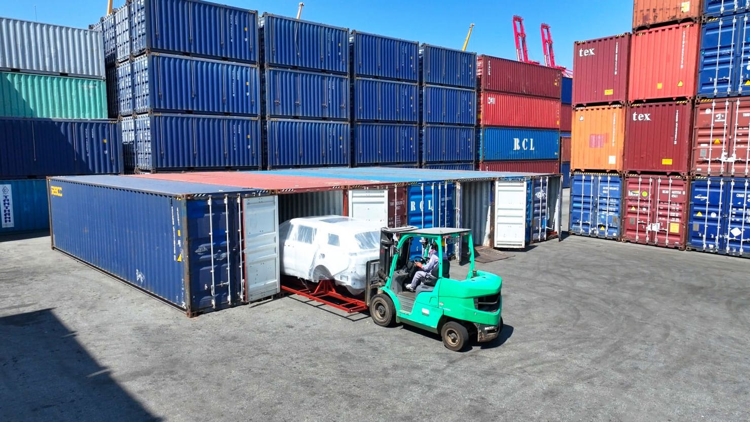 Sản phẩm được đ&oacute;ng g&oacute;i, vận chuyển v&agrave;o Container