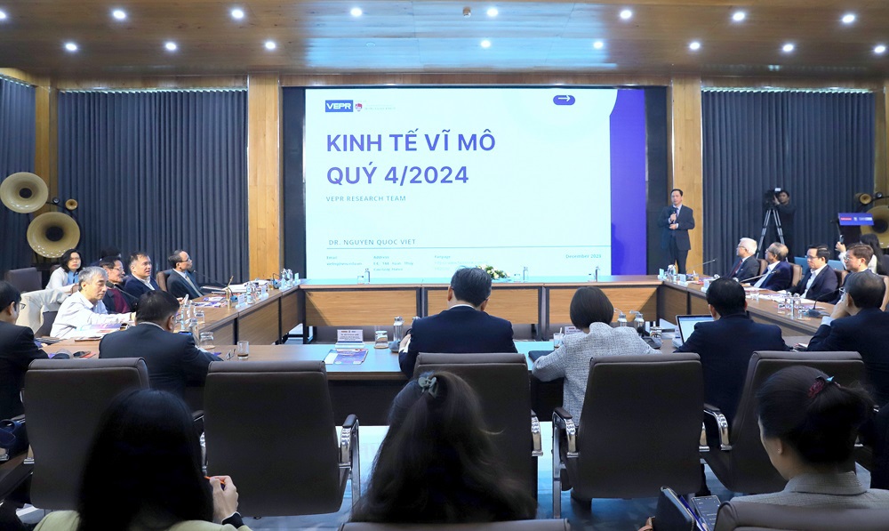 Quang cảnh Tọa đ&agrave;m &ldquo;Kinh tế vĩ m&ocirc; Việt Nam: Nh&igrave;n lại 2024 v&agrave; triển vọng 2025&rdquo;.