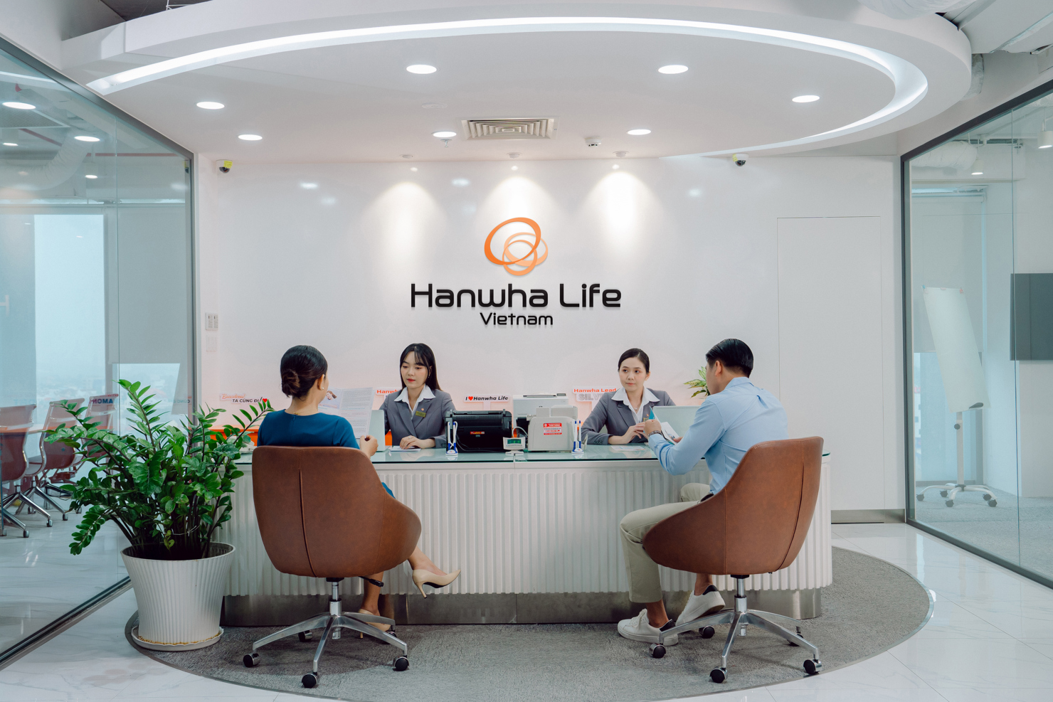 Hanwha Life - 17 năm tận t&acirc;m phục vụ người Việt.