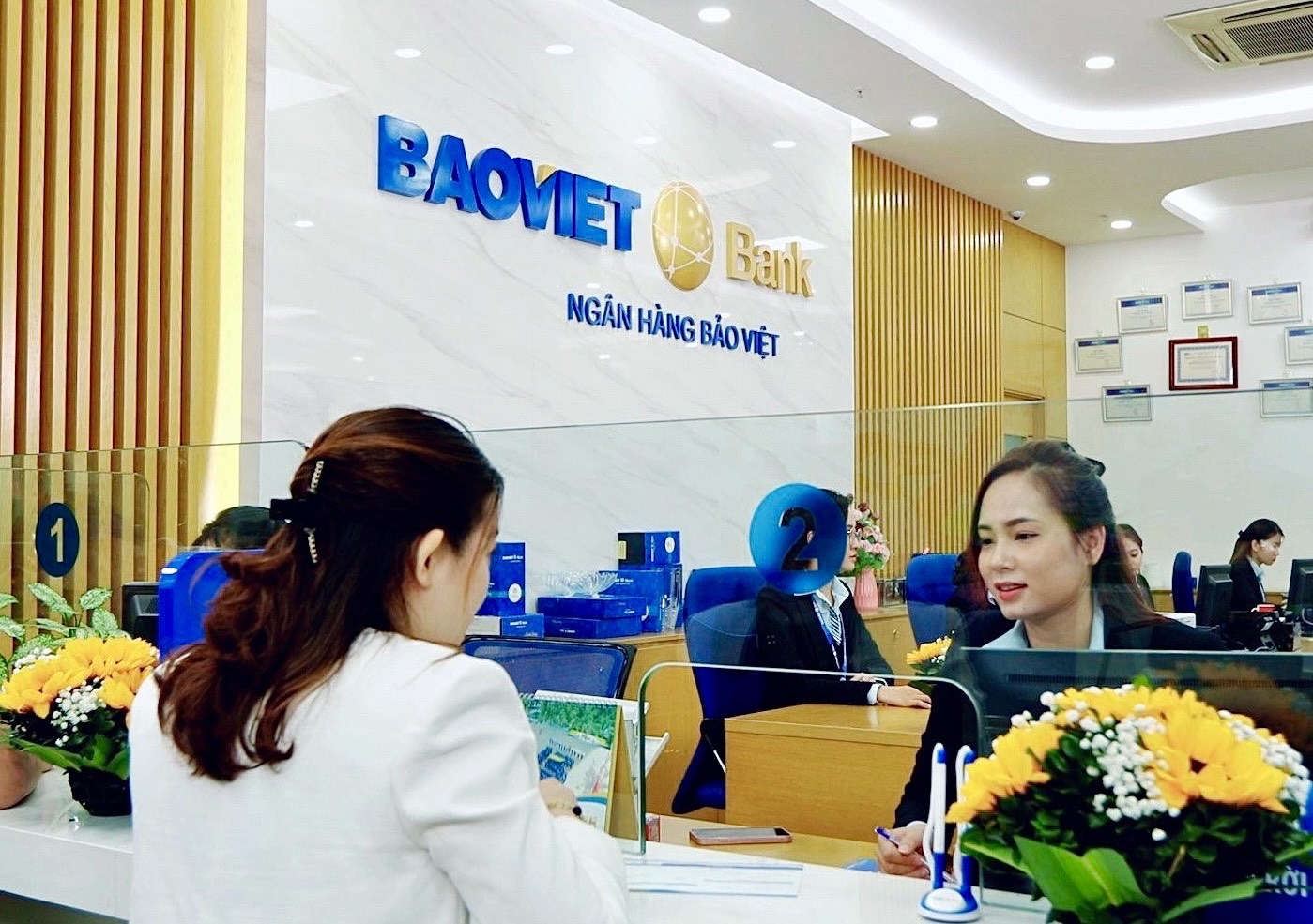 Trong hoạt động kinh doanh, BAOVIET Bank tập trung tối ưu h&oacute;a chi ph&iacute; vốn v&agrave; khai th&aacute;c tối đa lợi thế từ hệ sinh th&aacute;i của Tập đo&agrave;n Bảo Việt.