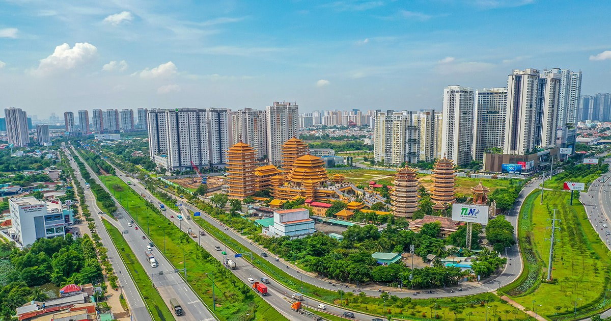 Sự bùng nổ hạ tầng không chỉ thúc đẩy thị trường bất động sản mà còn tạo đòn bẩy cho tăng trưởng kinh tế bền vững.