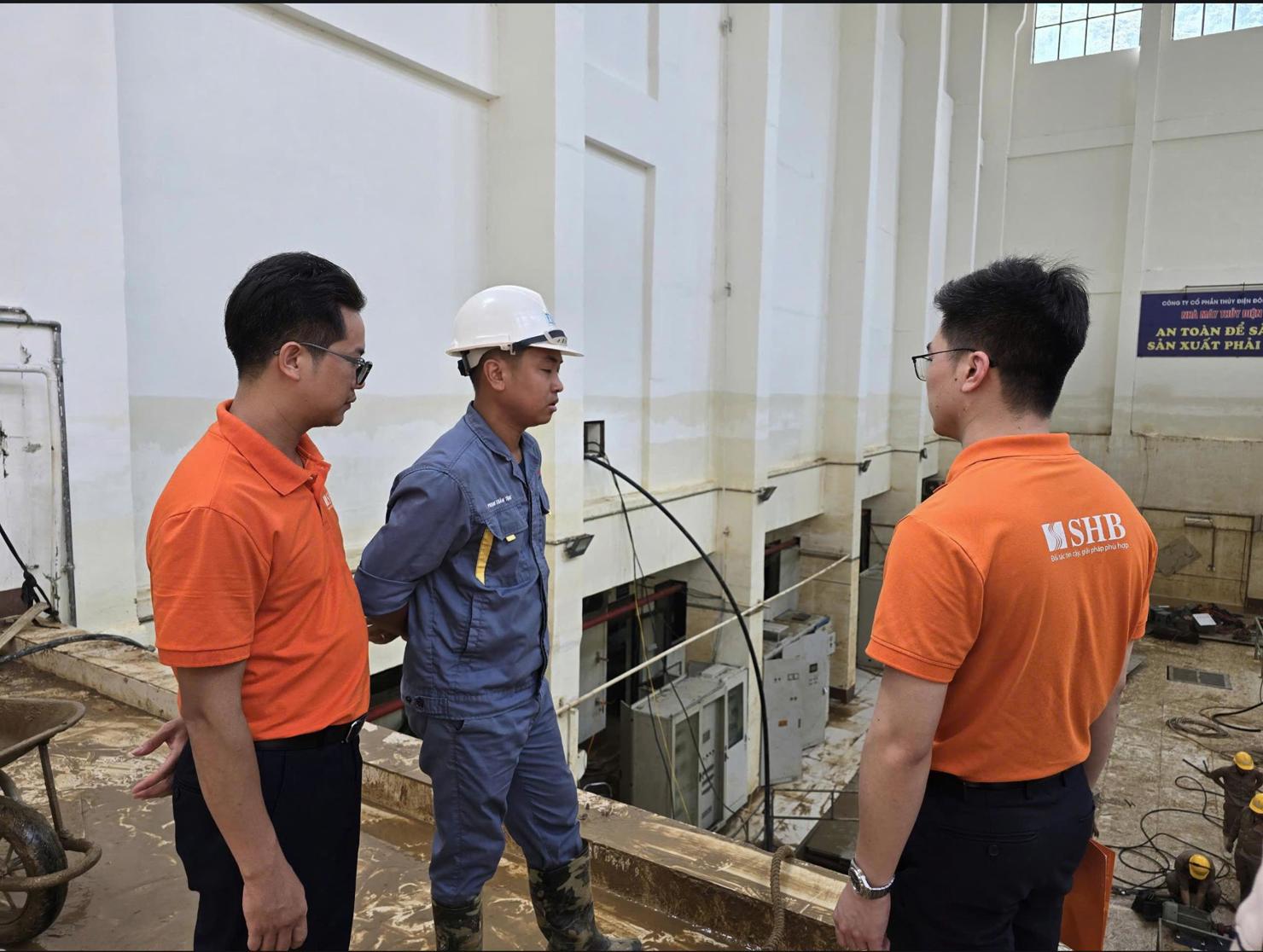 Ảnh 3 + 4: SHB ki&ecirc;n t&acirc;m với định hướng ph&aacute;t triển bền vững, lu&ocirc;n đồng h&agrave;nh kịp thời c&ugrave;ng người d&acirc;n, doanh nghiệp đặc biệt trong c&aacute;c giai đoạn kh&oacute; khăn