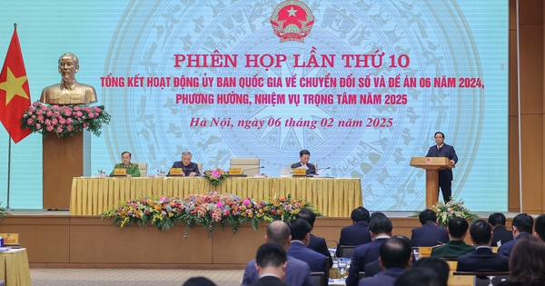 Thủ tướng Phạm Minh Chính chủ trì Phiên họp lần thứ 10 tổng kết hoạt động của Ủy ban Quốc gia về chuyển đổi số - Ảnh: VGP/Nhật Bắc