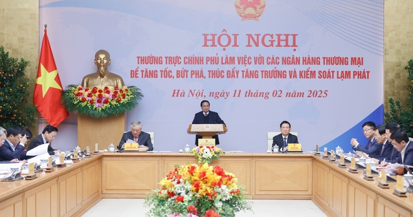 Thủ tướng Phạm Minh Chính chủ trì Hội nghị Thường trực Chính phủ làm việc với các ngân hàng thương mại để tăng tốc, bứt phá, thúc đẩy tăng trưởng và kiểm soát lạm phát - Ảnh: VGP/Nhật Bắc