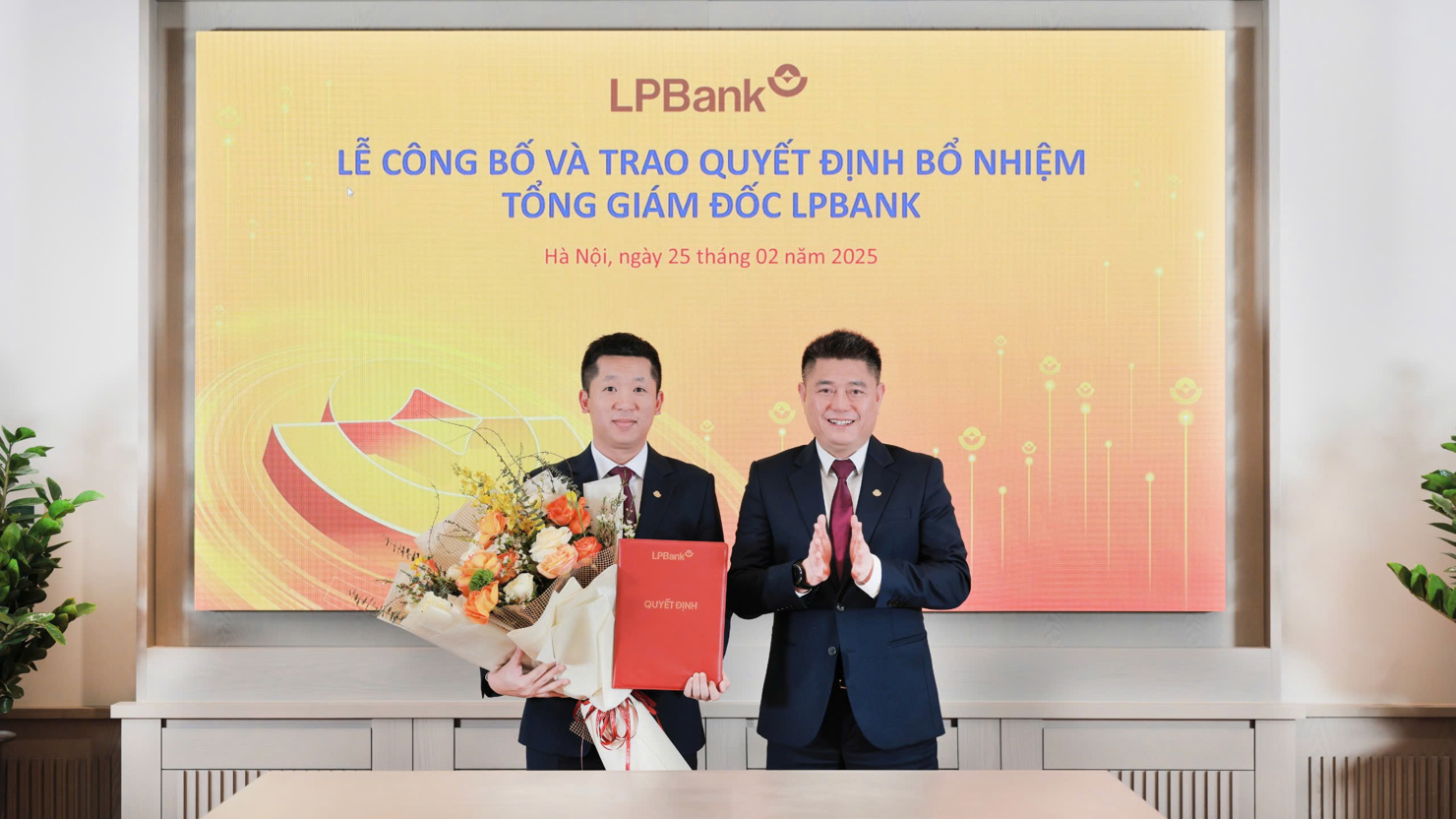 &Ocirc;ng Vũ Quốc Kh&aacute;nh đ&atilde; c&oacute; 17 năm&nbsp;c&ocirc;ng t&aacute;c tại LPBank,&nbsp;&nbsp;từng đảm nhiệm nhiều vị tr&iacute; quan trọng.