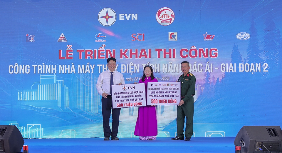 Tập đo&agrave;n Điện lực Việt Nam đ&atilde; trao tặng an sinh x&atilde; hội ủng hộ tỉnh Ninh Thuận số tiền 500 triệu đồng để thực hiện chương tr&igrave;nh X&oacute;a nh&agrave; tạm, nh&agrave; dột n&aacute;t tr&ecirc;n địa b&agrave;n Tỉnh.