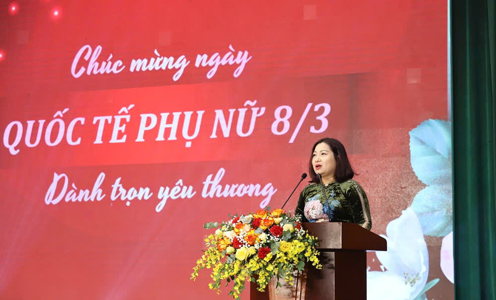 L&atilde;nh đạo C&ocirc;ng đo&agrave;n Bộ T&agrave;i ch&iacute;nh L&ecirc; Thị Tường Thu ph&aacute;t biểu khai mạc Hội nghị.