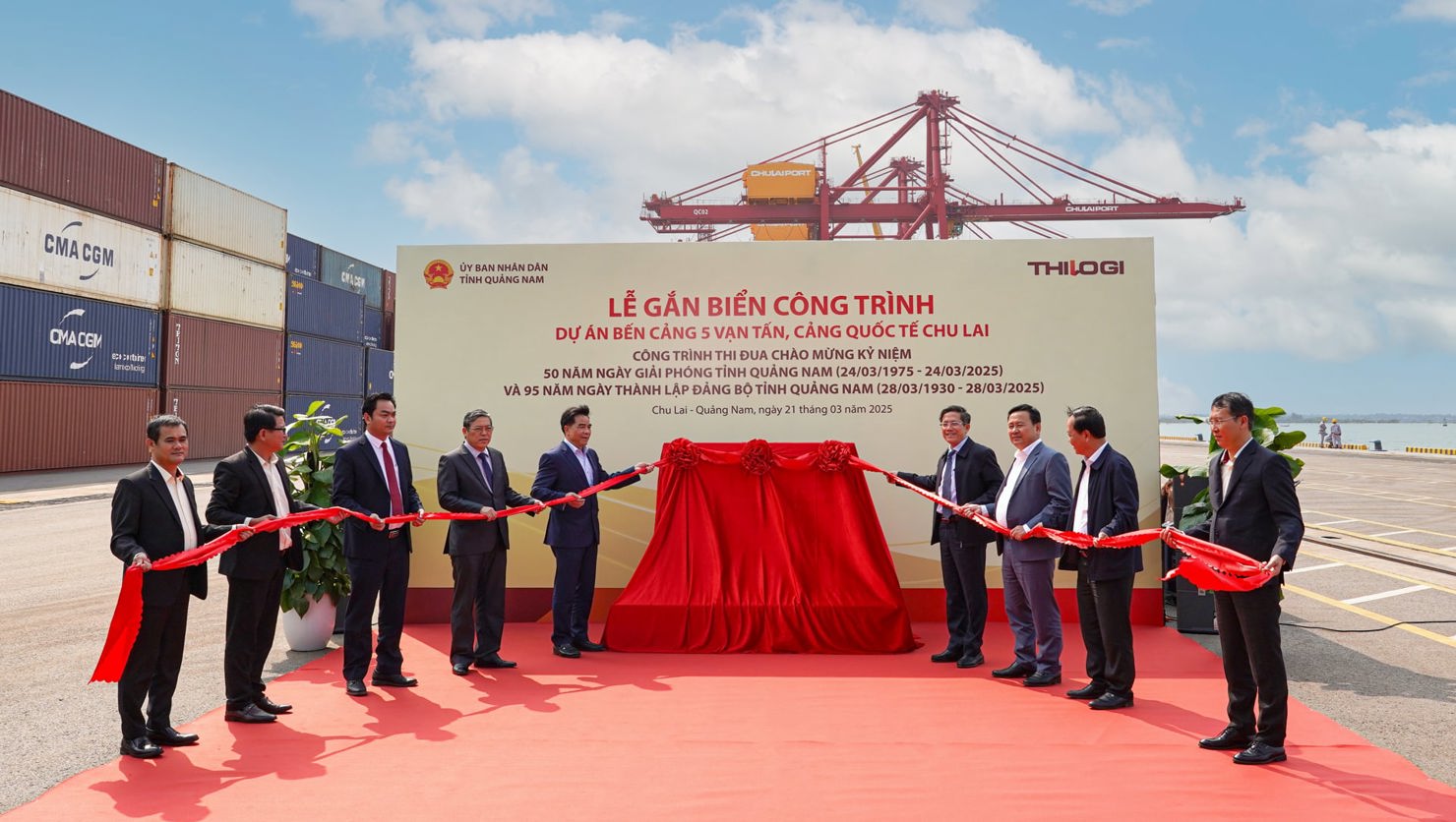 Lễ gắn biển công nhận công trình Bến cảng 5 vạn tấn, cảng quốc tế Chu Lai - Ảnh 1