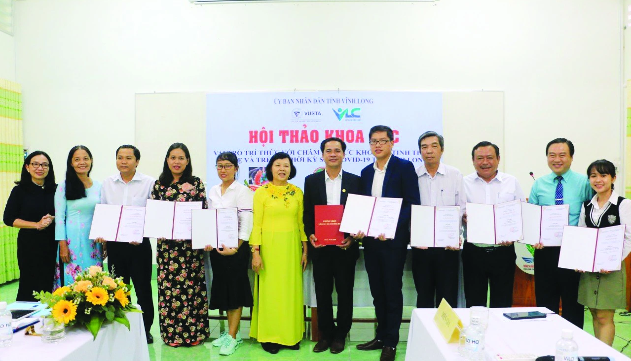 BS Lâm không chỉ hoàn thành xuất sắc nhiệm vụ tại Hội Đông y mà còn đóng góp lớn vào công tác thiện nguyện của địa phương. Ảnh: TL