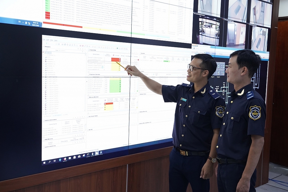 Hệ thống vận hành tại Trung tâm quản lý vận hành hệ thống CNTT hải quan. Ảnh: Hải Yến