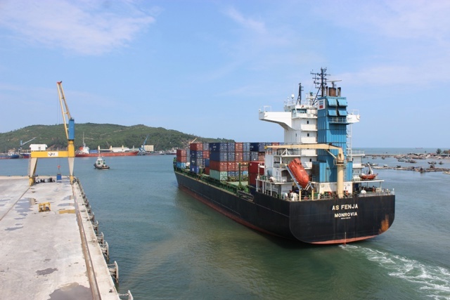 Tàu AS PENJA chuẩn cập cảng Nghi Sơn (Thanh Hóa) để bốc dỡ hàng XK. Ảnh: H. Nụ 
