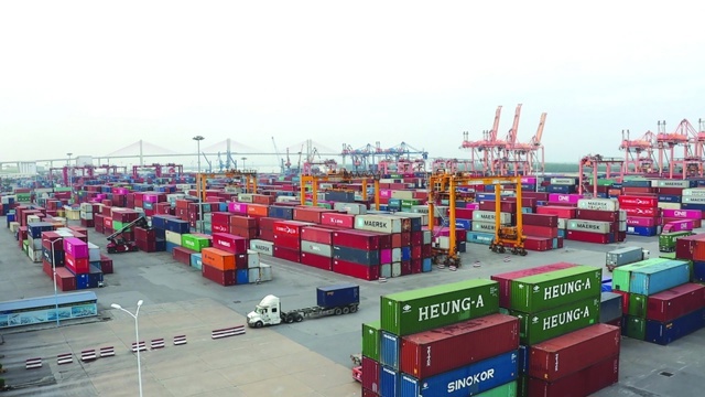Hoạt động xuất nhập khẩu năm 2024 là điểm sáng của nền kinh tế. Ảnh: Thái Bình. 
