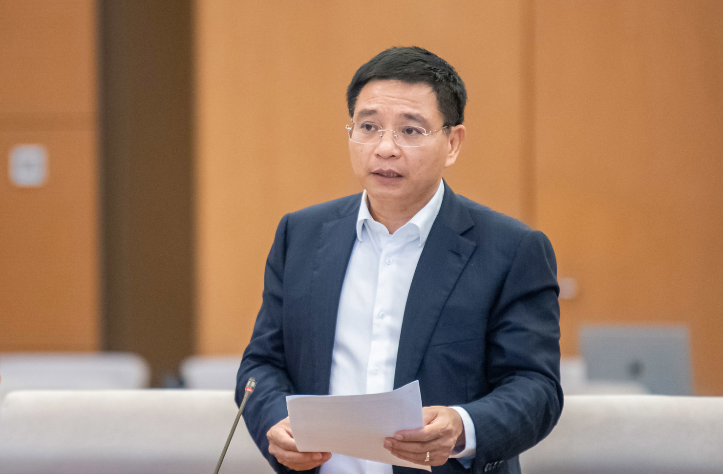 Bộ trưởng Bộ T&agrave;i ch&iacute;nh Nguyễn Văn Thắng b&aacute;o c&aacute;o tại Phi&ecirc;n họp thứ 44 của Ủy ban Thường vụ Quốc hội.