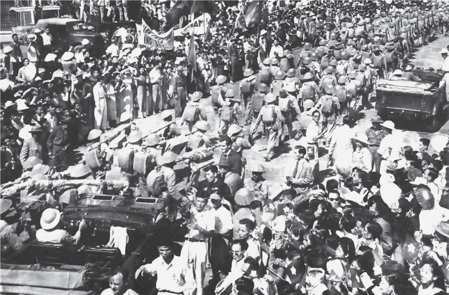 Đội qu&acirc;n T&agrave;i ch&iacute;nh ho&agrave; trong đo&agrave;n qu&acirc;n c&aacute;ch mạng về tiếp quản Thủ đ&ocirc;, th&aacute;ng 10/1954