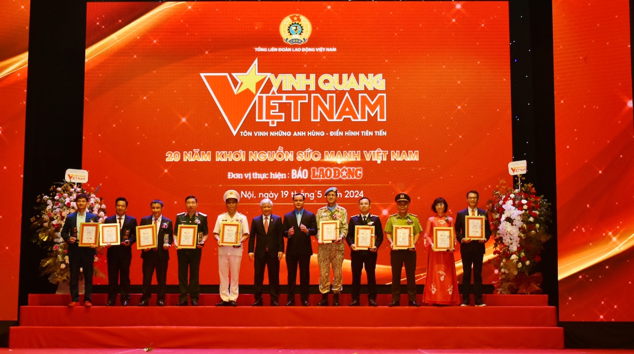 Cục Thuế Doanh nghiệp lớn được vinh danh tại “Vinh quang Việt Nam 2024” - Ảnh 1