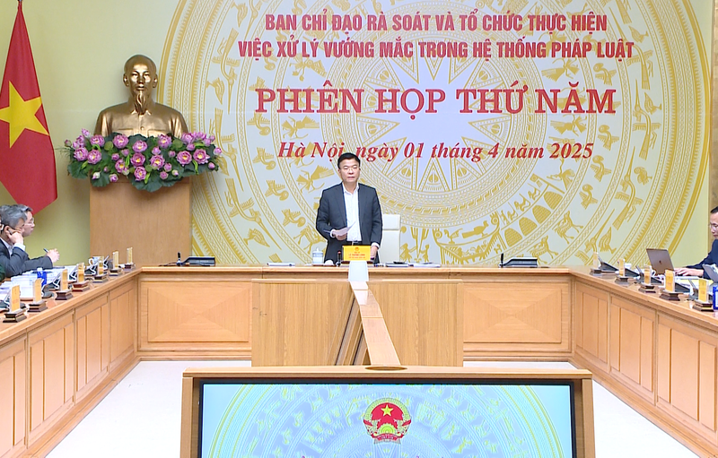 Phó Thủ tướng Lê Thành Long - Phó Trưởng ban Thường trực Ban Chỉ đạo phát biểu tại Phiên họp thứ năm của Ban Chỉ đạo. Ảnh: MOJ