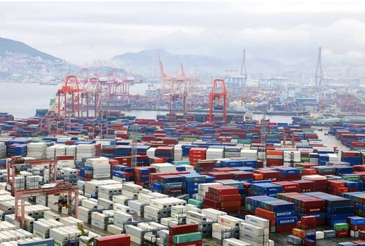 Nền kinh tế của Hàn Quốc đang phải đối mặt với áp lực thuế quan từ Mỹ và tình trạng trì trệ bongdaso com nước. Ảnh: Yonhap. 