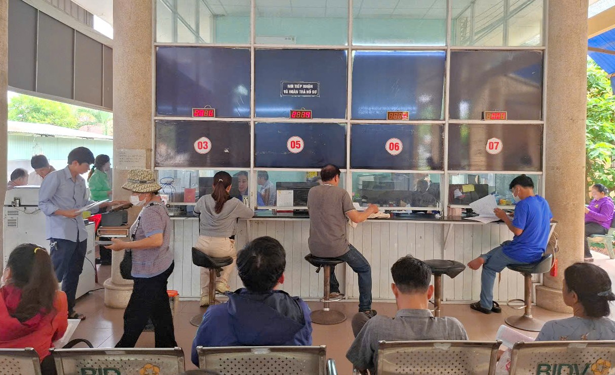 Thuế giảm kích thích người dân mạnh tay giao dịch